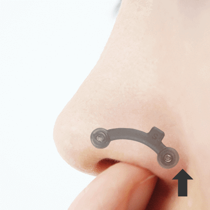 鼻プチ使い方：指で本体の位置を調節します