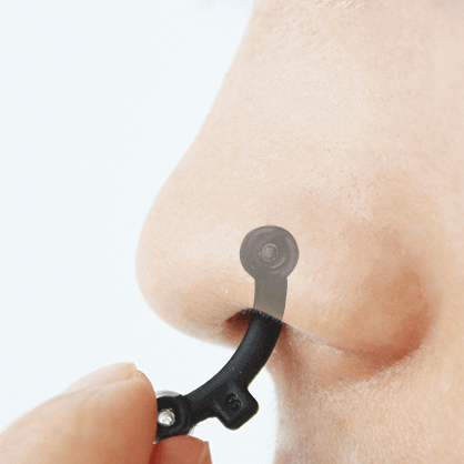 鼻プチ使い方：鼻先から本体のB部分を入れます